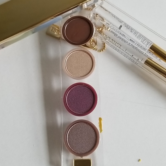 Estee Lauder travel Eyeshadow pallette - Picture 5 of 7